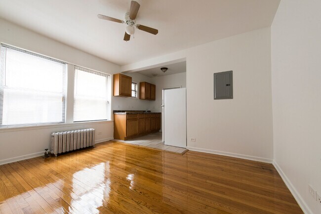 Comedor - 8148-56 S Ingleside