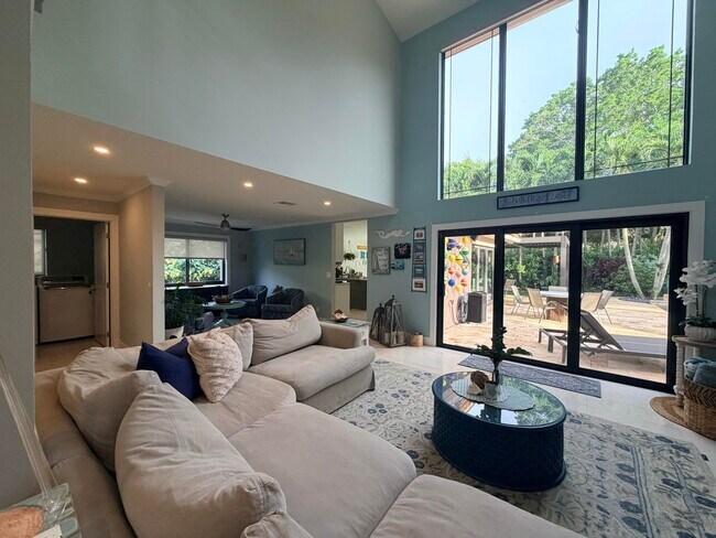 Building Photo - 3041 Perriwinkle Cir
