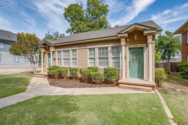 Building Photo - 1622 Mistletoe Blvd