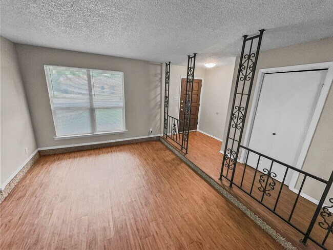 Building Photo - Charming 3-Bedroom Home with Spacious Back...