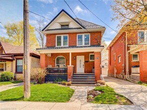 Building Photo - Property Name