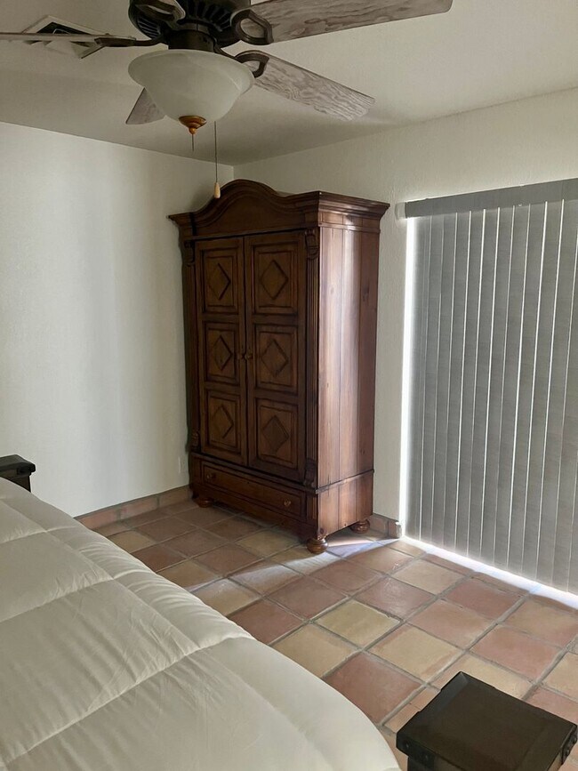 Building Photo - Winter 24/25 Furnished Rental - October th...