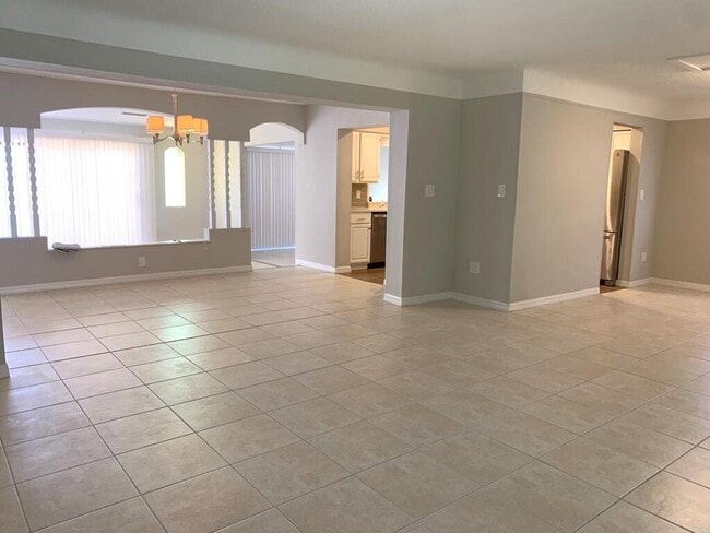 Foto del edificio - 560 Paula Ave