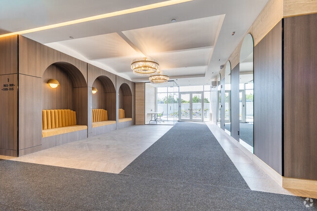 Lobby Photo - Elora MTL
