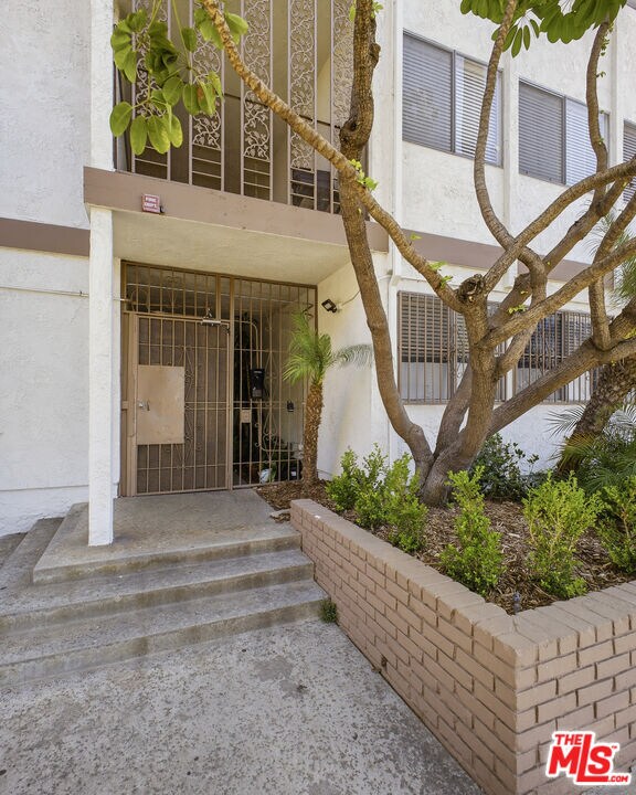 Foto del edificio - 2622 S Hobart Blvd