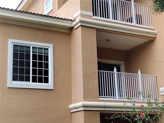 Foto del edificio - 615 FAIRWAY Dr