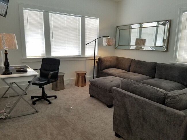 Foto del edificio - Grand Rapids, MI Downtown 2-Story Victorian-Style Cottage