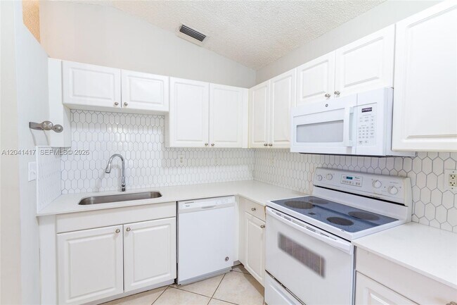 Foto del edificio - 11811 SW 8th St