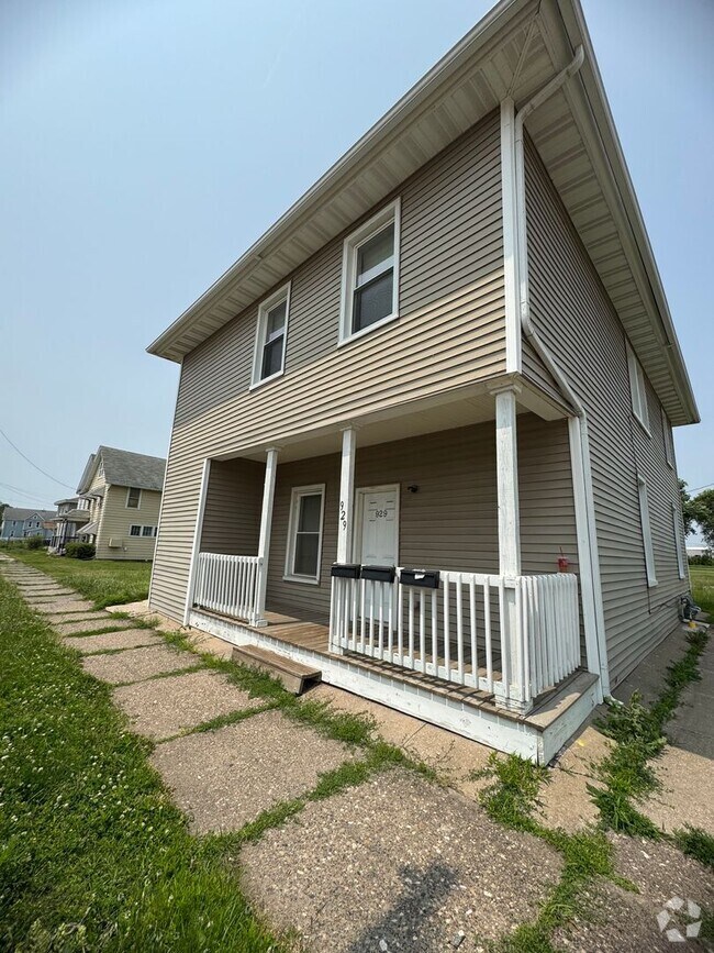Building Photo - 929 4th Ave