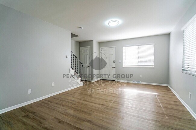 Foto del edificio - 656 Riverview Dr