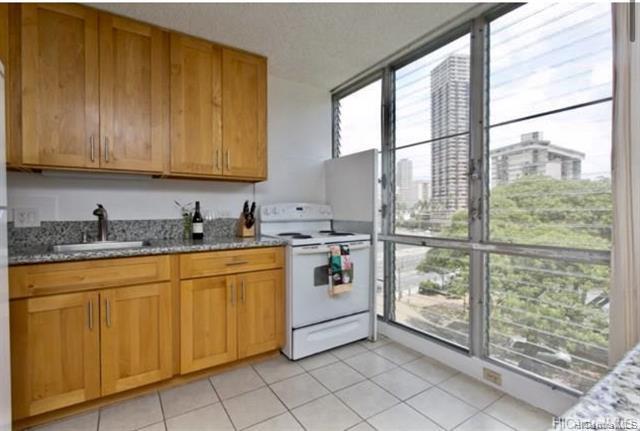 Building Photo - 620 McCully St