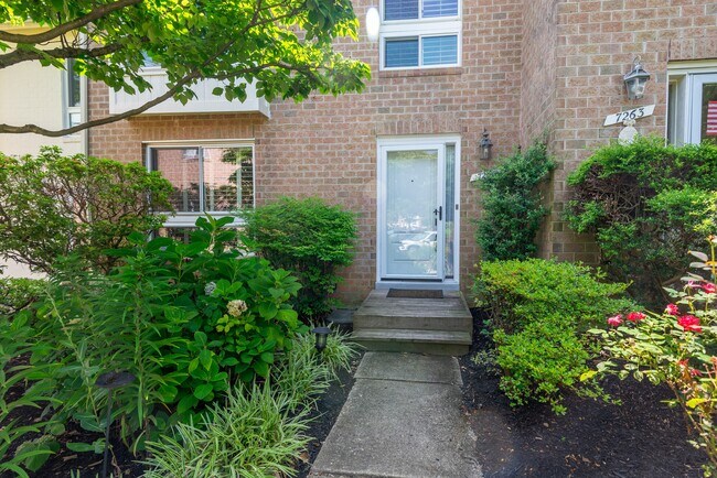 Foto del edificio - 7261 Dockside Ln