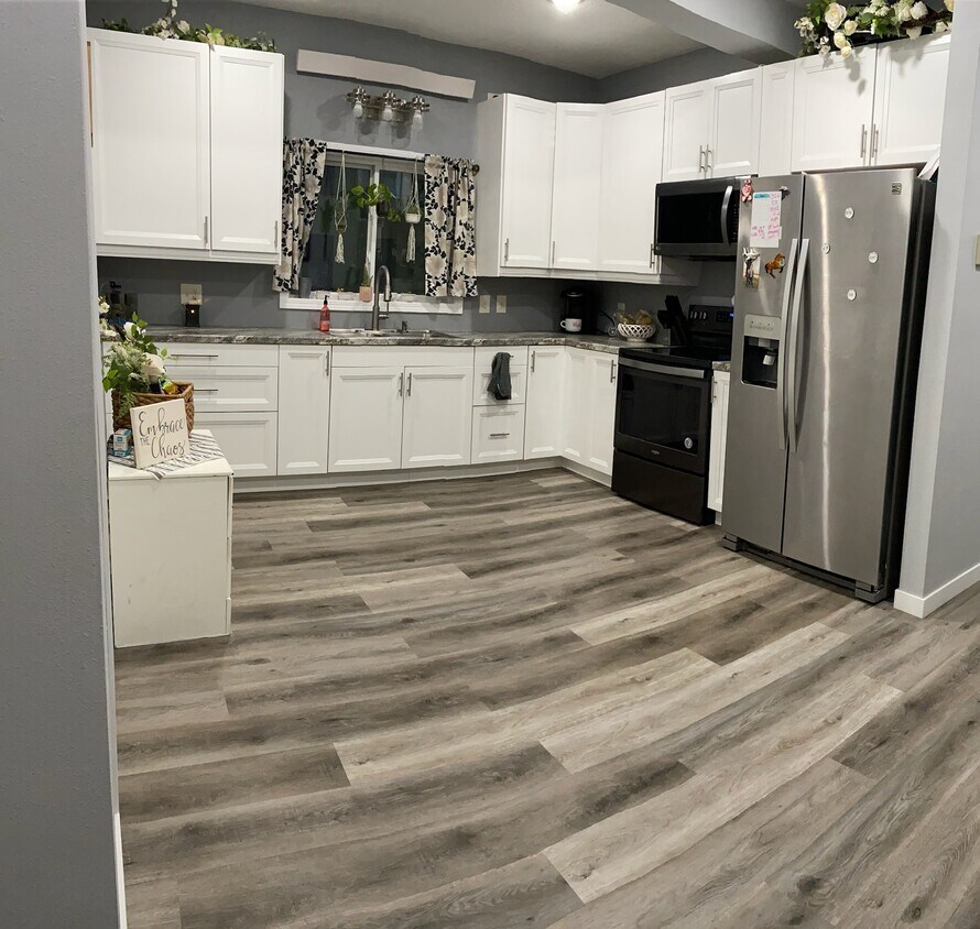 619 S Armstrong Ave Unit 2, Litchfield, MN 55355 Apartments in