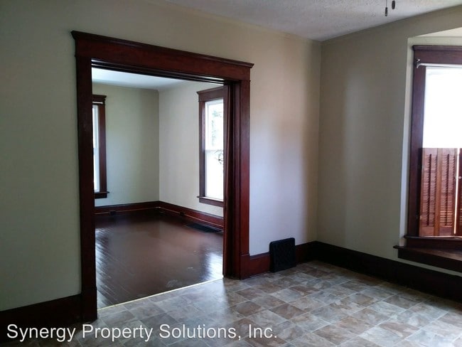Building Photo - 122 Parkwood Blvd