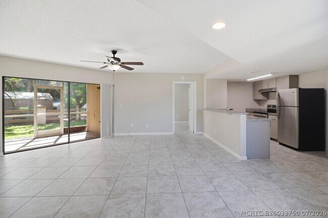 Building Photo - 2625 Heathcote Dr