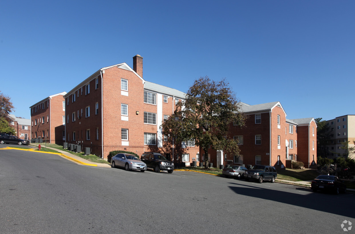 Primary Photo - The Barrington Apartments