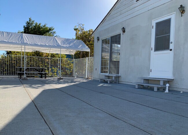 Huge Private Deck - 11466 Washington Pl