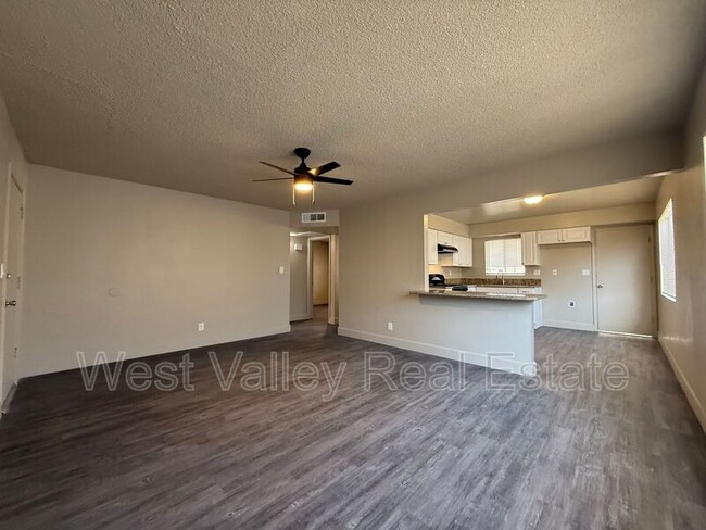 Building Photo - 511 San Emidio St