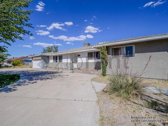 Foto del edificio - 1310 N Tonopah Dr