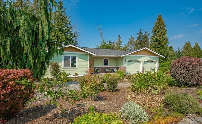 Foto del edificio - A Beautiful 3-bedroom 2 bath Birch Bay Village! Short term lease available.