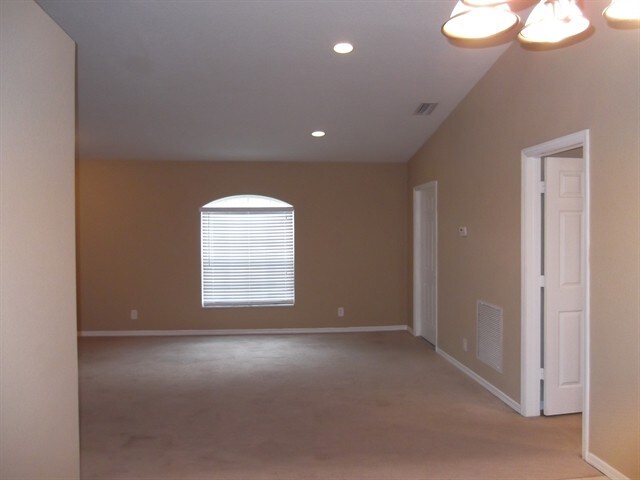 Building Photo - 125 NW Hibiscus Street