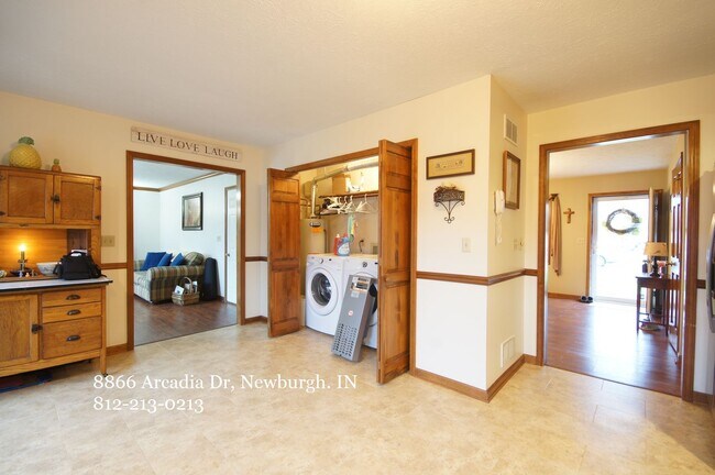 Building Photo - 8866 Arcadia Dr