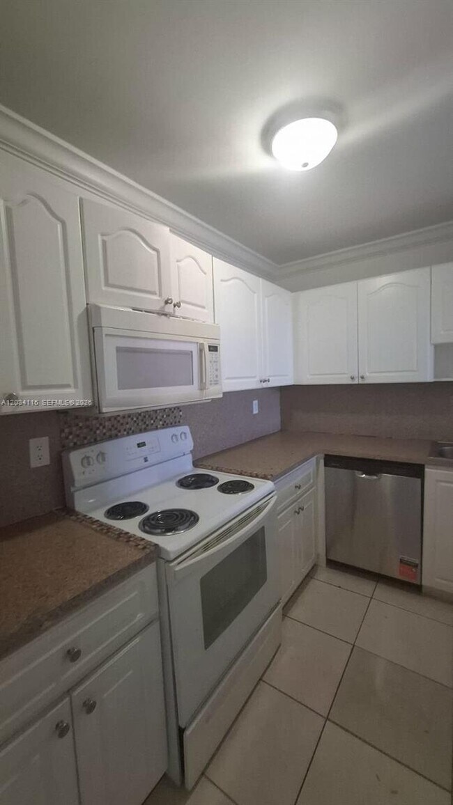 Building Photo - 6940 Miami Gardens Dr
