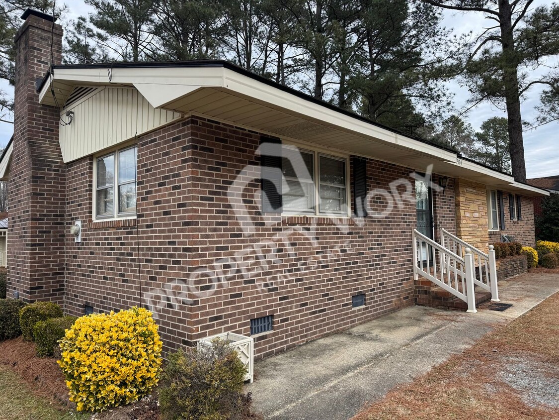 Primary Photo - Single Family Home on West Mount Drive