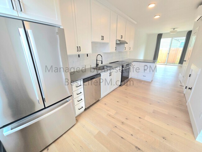Foto del edificio - 310 NE 58th Ave