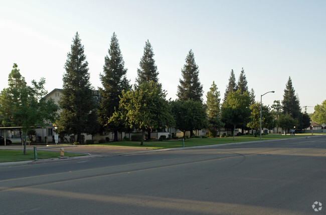 Buiilding Photo - Tangerine Hill Apartments