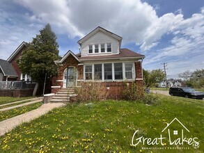 Building Photo - 5204 Beaconsfield St