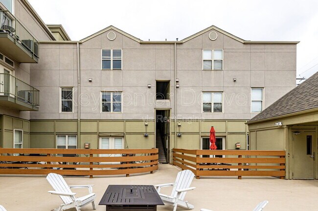 Foto del edificio - 837 E 17th Ave