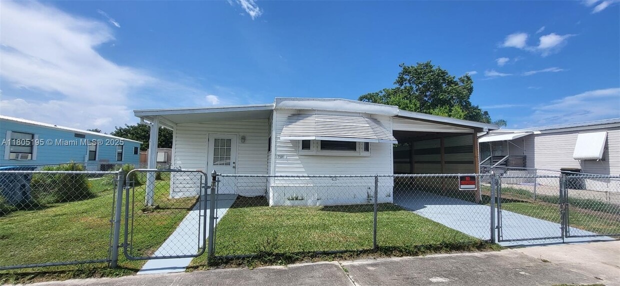 Primary Photo - 2531 Chatham Way NE