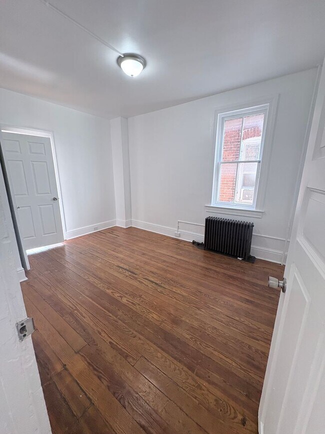 Building Photo - 3 Bedrooms on the Avenues York City