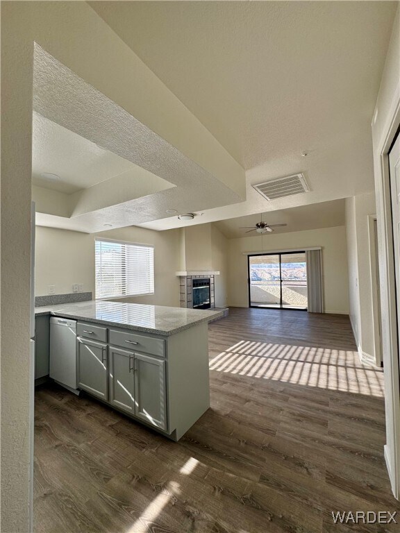 Foto del edificio - 2022 Merrill Ln