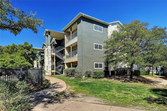 Building Photo - 2320 Gracy Farms Ln