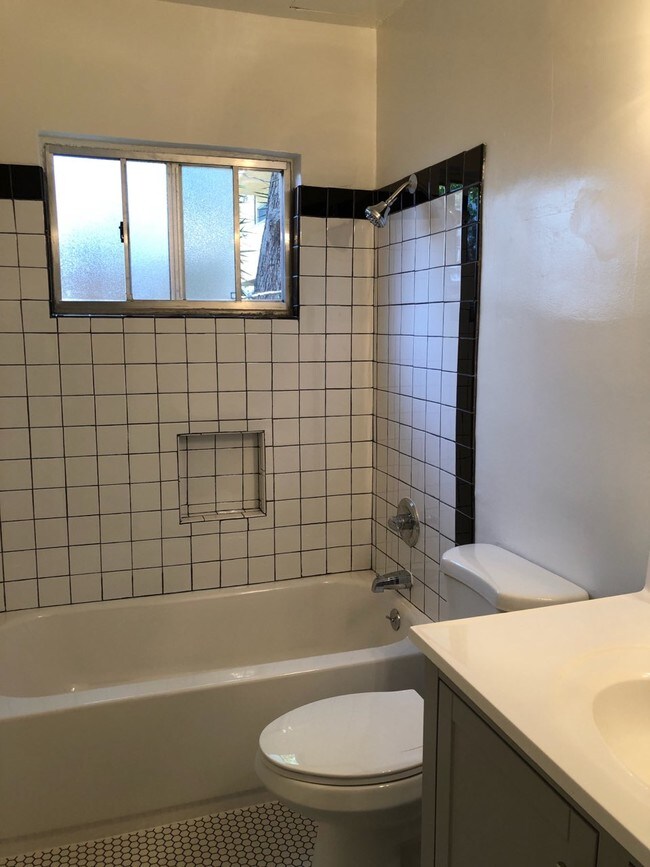 nuevo azulejo - 7719 Hampton Ave