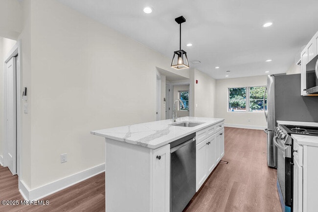 Building Photo - 700 1st Ave