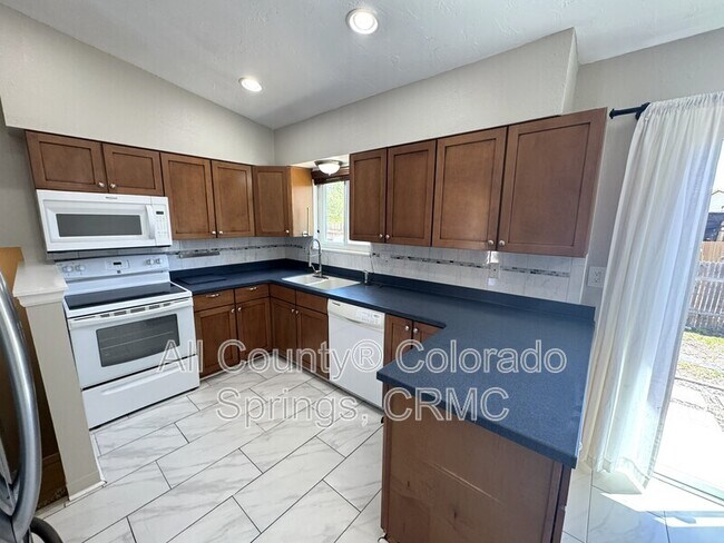 Foto del edificio - 5185 Nolte Dr N