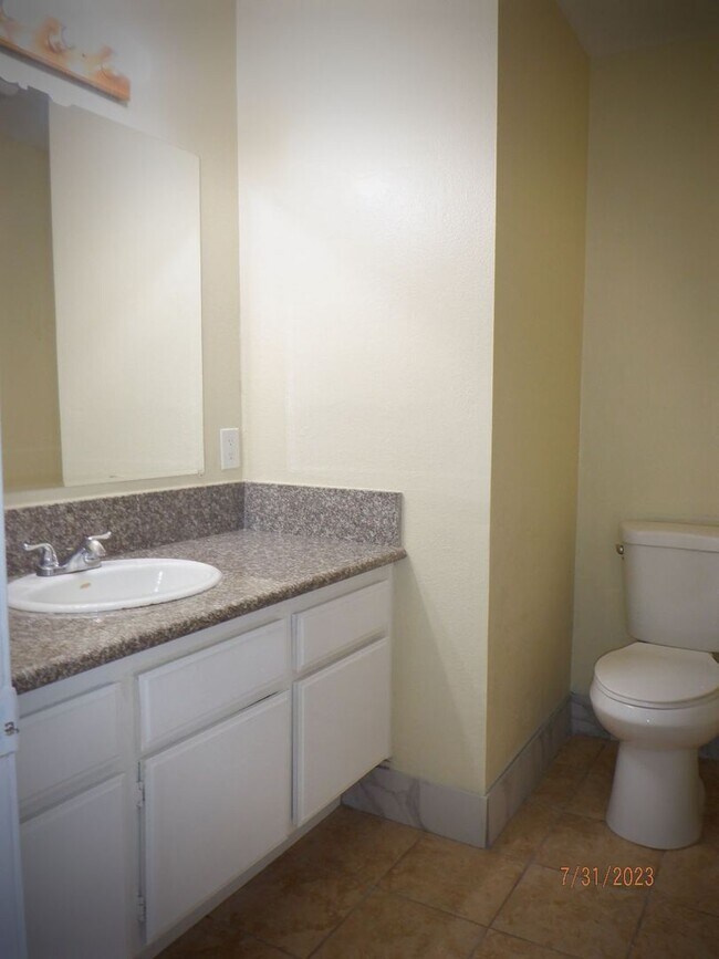Foto del edificio - Cute 4 bedroom in East Golden Hills with L...