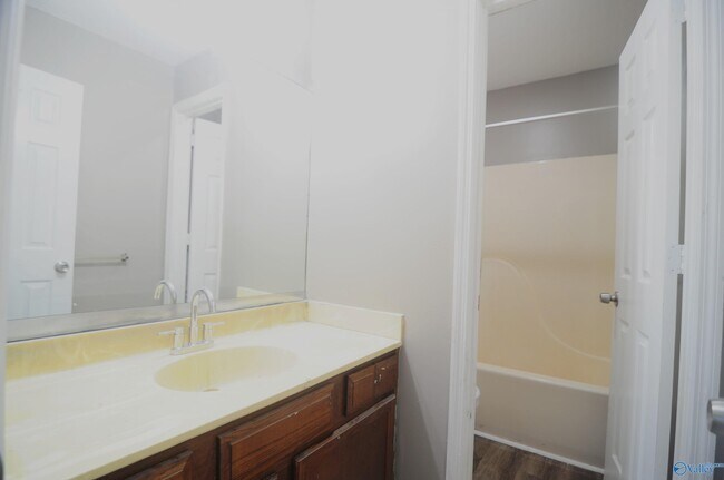 Foto del edificio - 2606 Wynterhall Rd SE