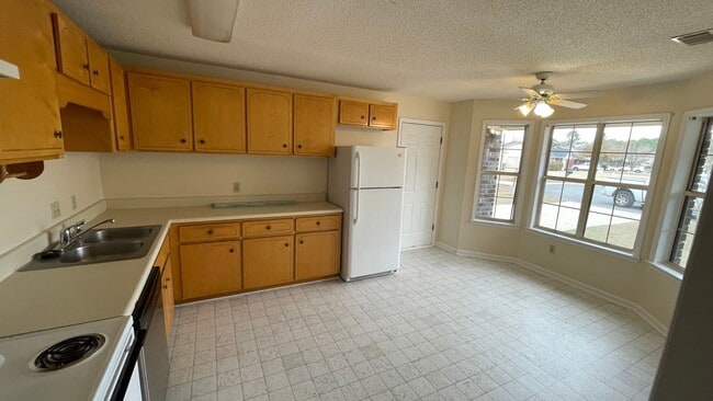 Building Photo - House for Rent