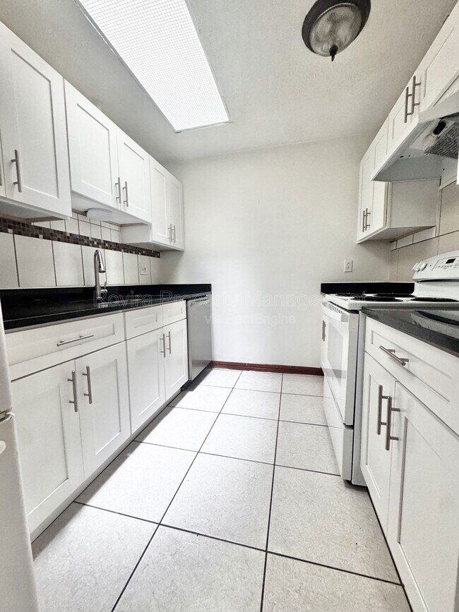 Foto del edificio - 4108 Flying Fortress Ave