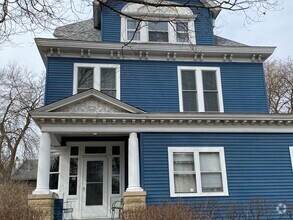 Building Photo - 822 3rd St S