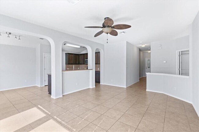 Foto del edificio - 4549 Tiddle Ln