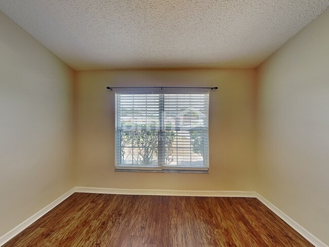 Building Photo - 315 Colony Ct