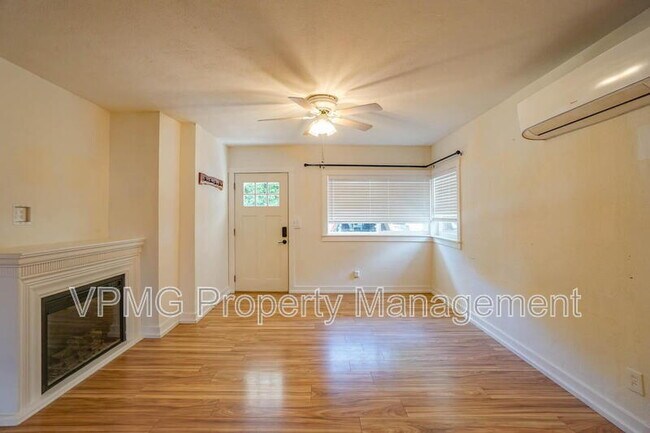 Foto del edificio - 3113 Yeoman Ave