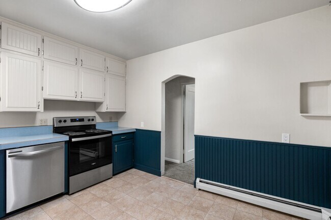 Building Photo - Charming 4 bedroom home Accross from city ...