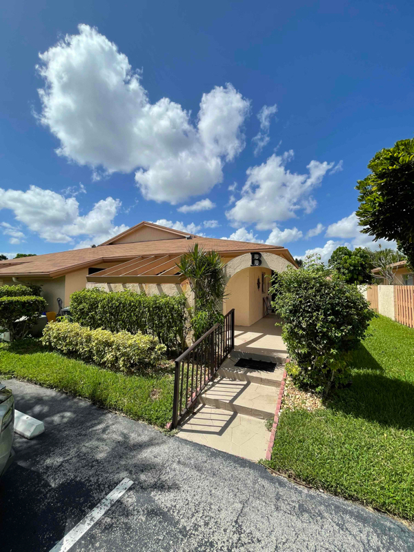 Primary Photo - 13566 Sabal Palm Ct