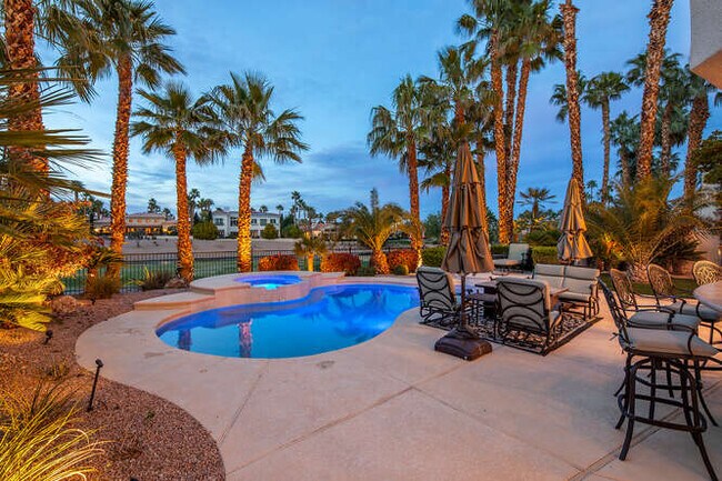 Foto del edificio - 8856 Rainbow Ridge Dr